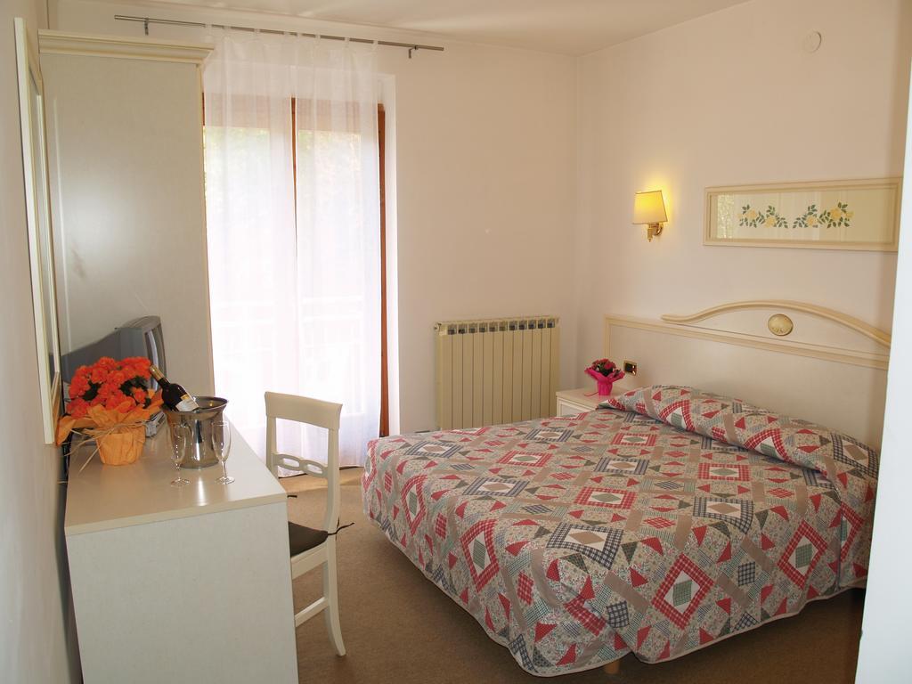 Hotel Rosalpina Riva del Garda Dış mekan fotoğraf