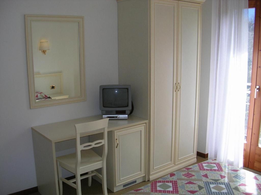 Hotel Rosalpina Riva del Garda Oda fotoğraf